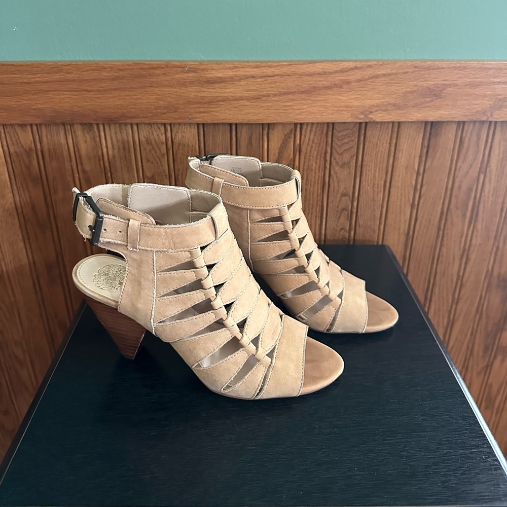 Vince Camuto size 7 yellow/cream colour heels